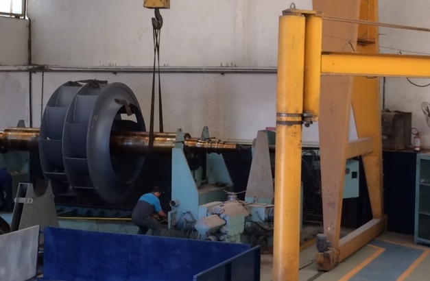 rotor sendo instalado em máquina